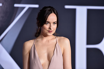 Dakota Johnson 2017, dakota-johnson, celebrities, girls HD wallpaper
