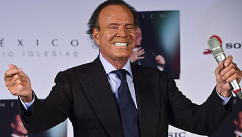 Julio Iglesias, health rumors, put to rest, relieved fans HD wallpaper