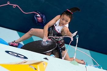 South Korea's Seo Chae-hyun climbs during the boulder and lead semifinal 2024 Olympics, Sports, olympic games, Olympic Games Paris 2024, climbing, South Korea HD wallpaper