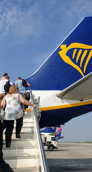 Ryanair, Hacking guide, Roaming required, Travel tips HD phone wallpaper
