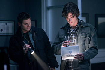Supernatural : Dean & Sam Winchester in Action, Jared Padalecki, Jensen Ackles, Dean Winchester, Sam Winchester, TV Show, Supernatural (TV Show) HD wallpaper