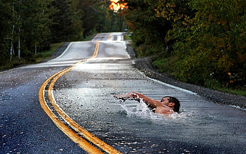 Swimming Down the Highway, swimming, man, humour, high way, mind teasers HD wallpaper