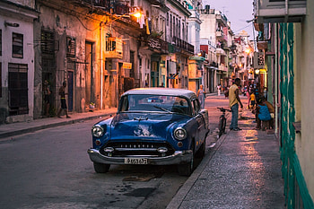 Havana after dark, Vibrant nightlife, Cuban street life, Energetic city HD wallpaper
