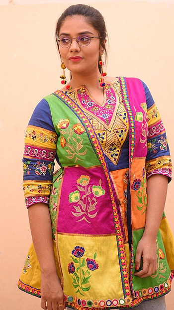 Sreemukhi, telugu actress, cute face HD phone wallpaper