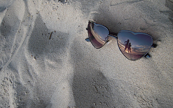 Sand, Reflection, Miscellanea, Miscellaneous, Glasses, Spectacles HD wallpaper