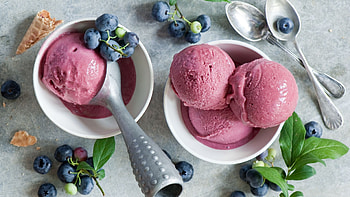Ice cream and fruit , Sweet and juicy, Bursting with flavor, Scrumptious treat HD wallpaper