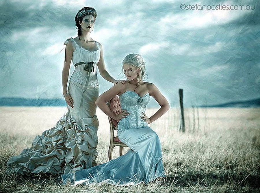 FRIENDS.., scene, beautiful, dress, woman, fild, pretty, face, nature, friendship HD wallpaper