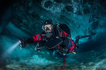 Flooded ice cave, Scuba Diving HD wallpaper