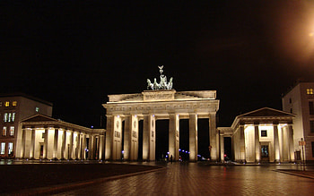 Brandenburg Gate, Iconic monument, Urban symbol, German history HD wallpaper