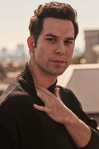Skylar Astin, Seymour, Little Shop of Horrors revival HD phone wallpaper