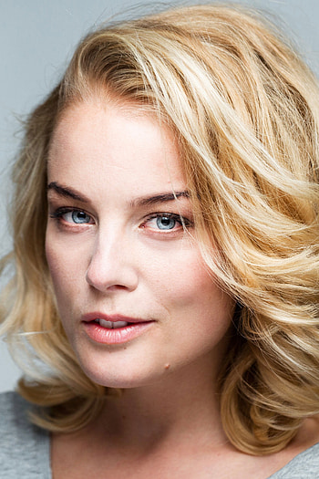 Ida Engvoll, Movies, Age, Biography HD phone wallpaper
