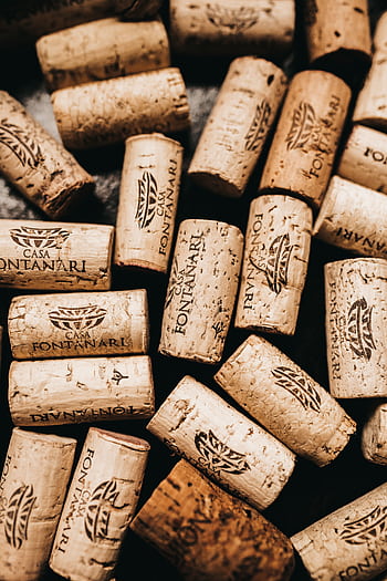Assorted wine corks from Casa Fontanari with a vintage feel and natural texture. HD phone wallpaper