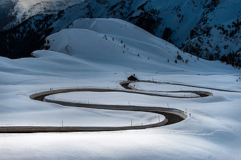 Road, turns, winter, snow layer HD wallpaper