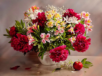 Still life, colorful, red, vase, beautiful, flowers, lovely, nice HD wallpaper