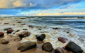 Rocky Beach in Latvia, sea, waves, rocks, beach, Latvia HD wallpaper