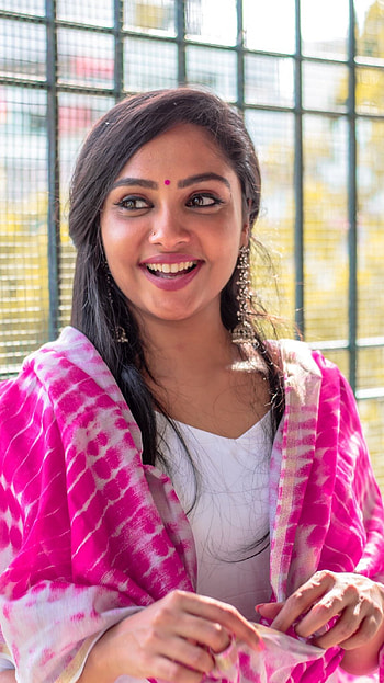 Smruthi Venkat, tamil actress HD phone wallpaper