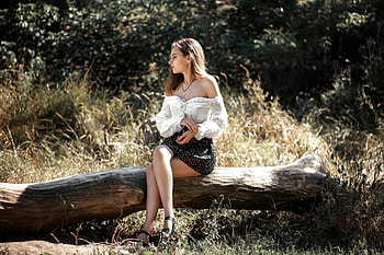 Girl Sitting On Tree Trunk, girls, model HD wallpaper