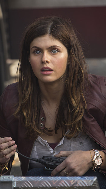 Alexandra Daddario, hollywood actress HD phone wallpaper