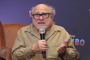 Danny DeVito, Twitter verification, Outrage HD wallpaper