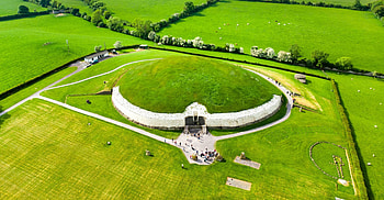 Newgrange, Archaelogical site, Irish guide, Cultural exploration HD wallpaper