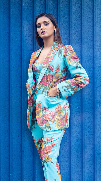 Shakti mohan, dancer HD phone wallpaper