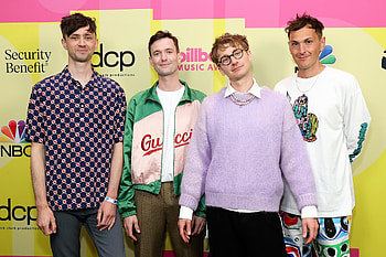 Glass Animals' Heat Waves, Chart success, Song popularity, Remarkable achievement HD wallpaper
