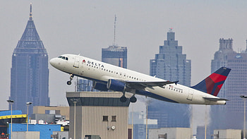 Delta Air Lines, Union tactics, National scrutiny, Airline industry HD wallpaper