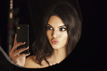 Kendall Jenner Taking Selfie, kendall-jenner, model, girls, celebrities HD wallpaper