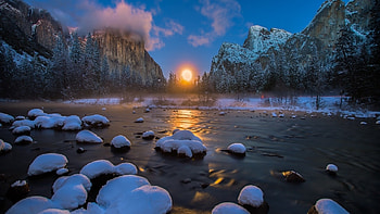 Winter sunset in Yosemite, winter, river, awesome, reflections, sunrise, nice, snow, reflex, amazing, mountains, water, sun, sunset, sunshine, mirror, frozen, landscape, cold, beautiful, panorama, lake, sunrays, cool, stone, clouds, nature, sky, ice HD wallpaper