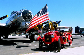 Vintage Patriotism, classic, car, duddy, patriotic, 23, speedwagon, american, airplane, b-17, 1923, reo, vintage, fuddy, bomber, ww2, flying, flag, war, old, plane, antique, wwii, world, b17, boeing, fortress, fire, truck HD wallpaper