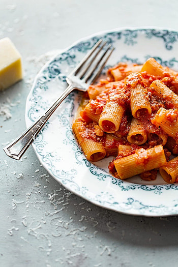 Pasta amatriciana, Beautiful plate HD phone wallpaper