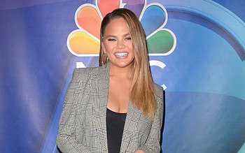 Chrissy Teigen, Celebs, Late-night cravings, Unique taste HD wallpaper