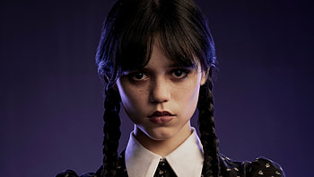 Jenna Ortega as Wednesday, Christina Ricci, Catherine Zeta-Jones, Morticia Addams Wednesday HD wallpaper
