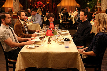 Sunny Philadelphia cast, Season 14 record, Unprecedented run, Iconic achievement HD wallpaper