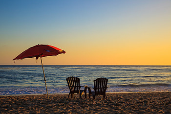 Beach umbrella , Coastal beauty, Ocean bliss, Nature's tranquility HD wallpaper