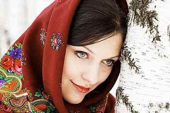 Beautiful Lady, smile, eyes, beautiful, lady, shawl, red, face, happy, lips HD wallpaper