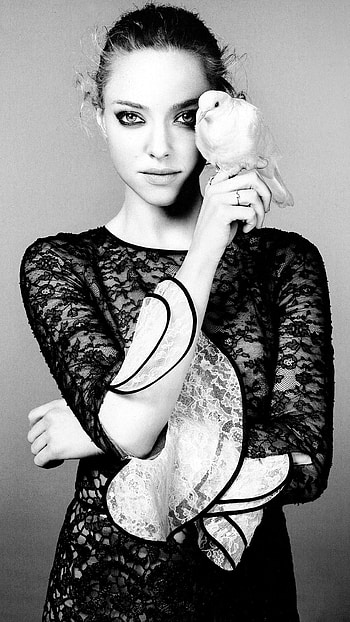 Amanda Seyfried, hollywood actress, , bnw HD phone wallpaper