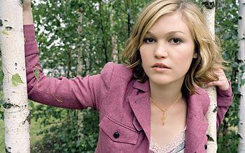 Julia Stiles , Stunning looks, Classic beauty, Celebrity HD wallpaper
