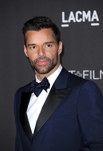 Ricky Martin, Instantly captivated, Fever and flames, Artistic passion HD phone wallpaper