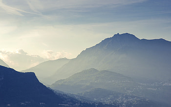 Lago di Como 2, fog, light, valley, beautiful, nature, mountains, refraction HD wallpaper