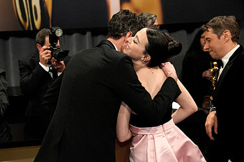 Mikey Madison at the Oscars: A Stunning Ultra, Academy Awards (Oscars) HD wallpaper