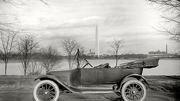 vintage grayscale scene of a car in washington dc , river, car, monument, vintage, grayscale HD wallpaper
