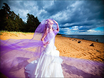 Bride with purple vail, coast, dress, beach, shore, lady, sands, happy, water, ocean, sea, white, vail, girl, beautiful, woman, purple, clouds, sky, joy, bride HD wallpaper