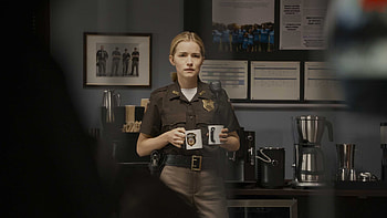 Willa Fitzgerald Alan Ritchson Kristin Kreuk Maria Sten Malcolm Goodwin Reacher HD wallpaper