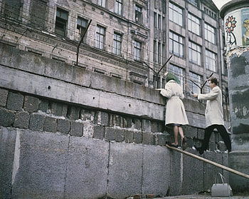 Berlin Wall, Day it fell, Time, Historic event HD wallpaper