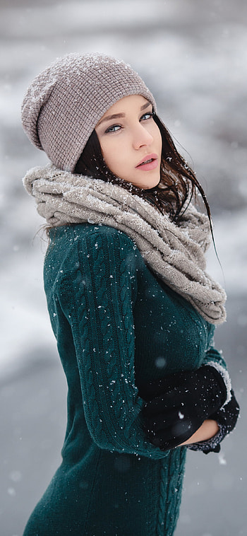 Winter Muse: Scarf & Hat , scarf, hat, snowfall, winter, model, woman, Angelina Petrova HD phone wallpaper