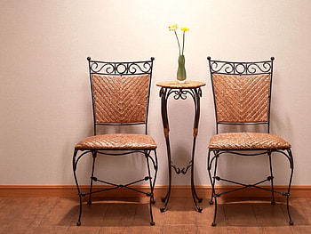 Shine, Light, Miscellanea, Miscellaneous, Wall, Table, Vase, Chairs HD wallpaper