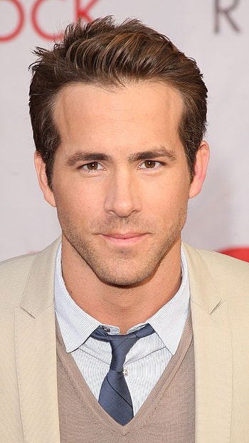 Ryan Reynolds, Handsome Hunk Actor HD phone wallpaper