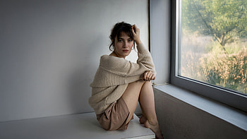 Model Looking At Viewer Cozy Corners, girls, model, hoot HD wallpaper