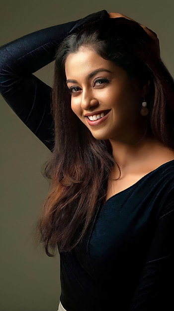 Roshini haripriyan, actress HD phone wallpaper